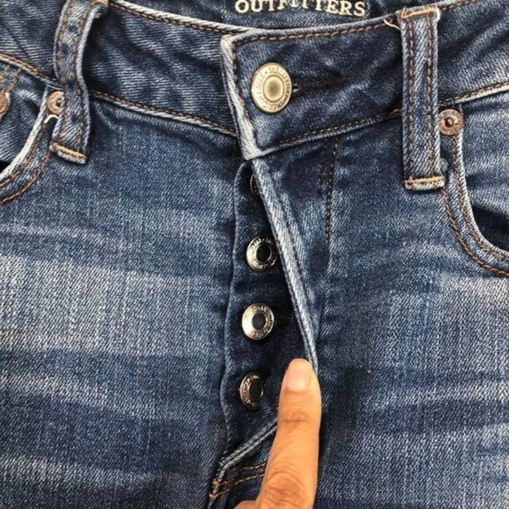 American Eagle Vintage Hi-Rise Patch Jeans - Picture 4 of 13